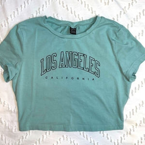 SHEIN cropped graphic tee - Los‎ Angeles - sz Large